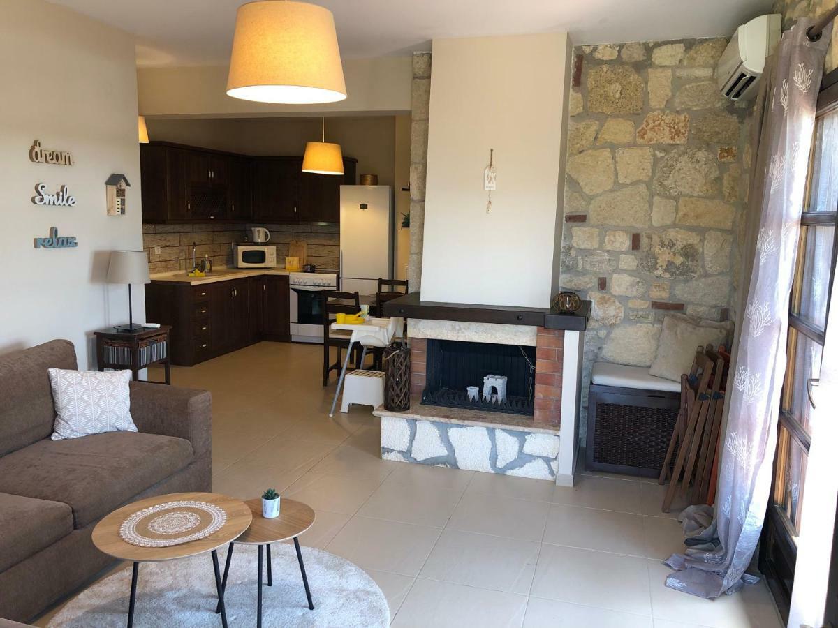 Holliday Stone Villa Psakoudia Bagian luar foto