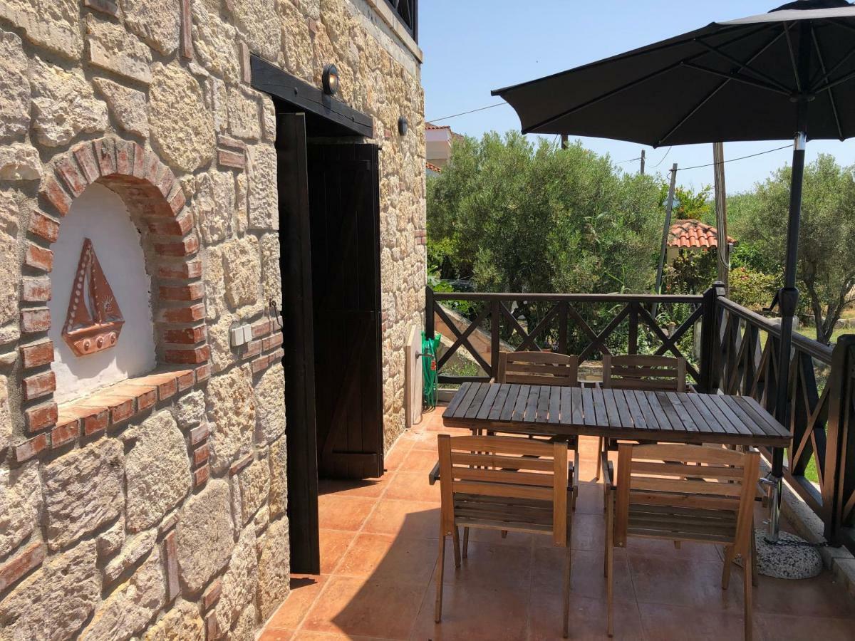 Holliday Stone Villa Psakoudia Bagian luar foto
