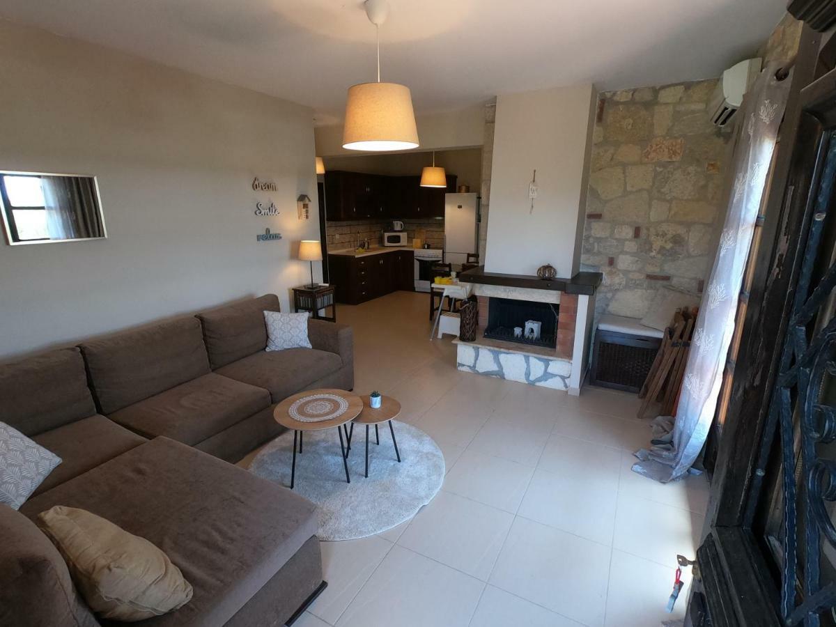 Holliday Stone Villa Psakoudia Bagian luar foto